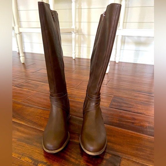 Brand New!  Knee high boots. Size 7.5 - Picture 3 of 4